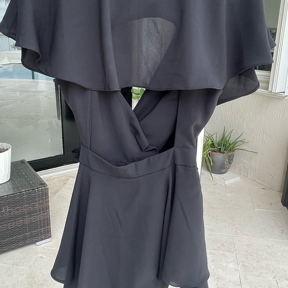 Short black dress - Picture 2 of 4